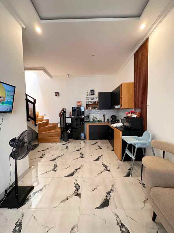 dijual rumah cilangkap