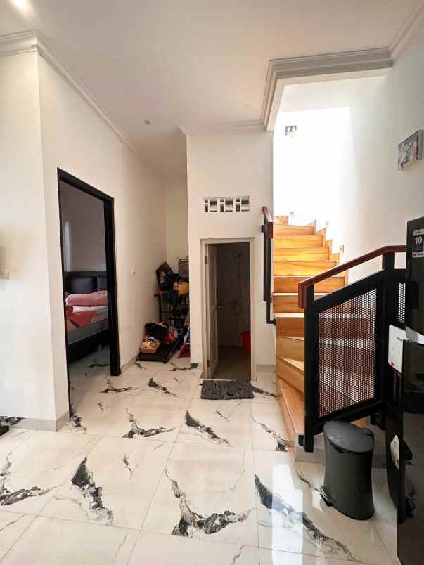 dijual rumah cilangkap