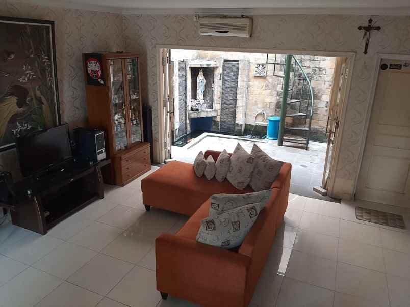 dijual rumah ciputat