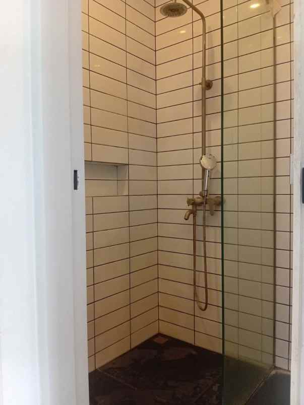 dijual rumah cisaranten kulon