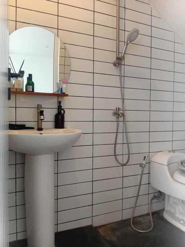 dijual rumah cisaranten kulon