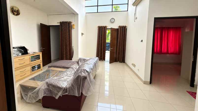 dijual rumah cluster aralia harapan