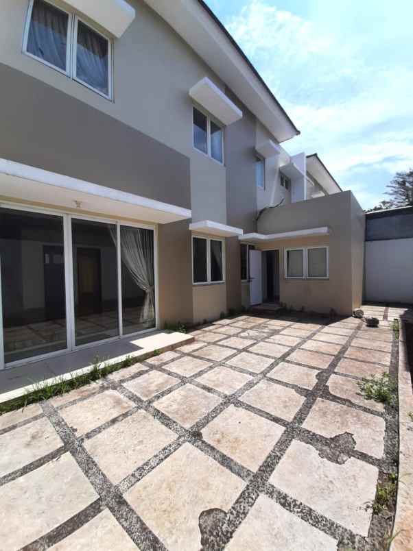 dijual rumah cluster dbanyan jgc