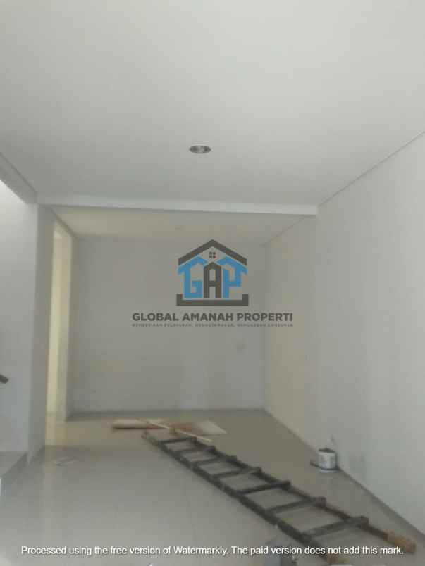 dijual rumah cluster grande setraduta
