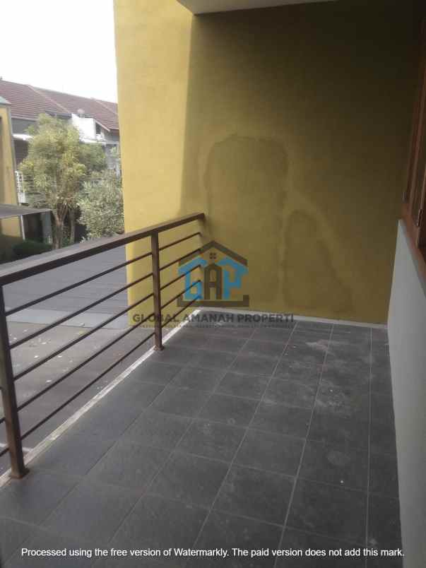 dijual rumah cluster grande setraduta