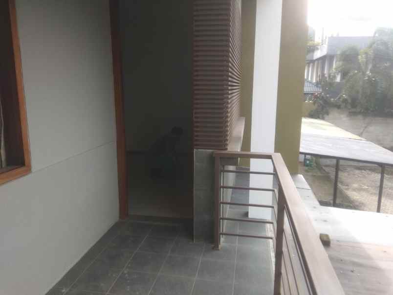dijual rumah cluster grande setraduta