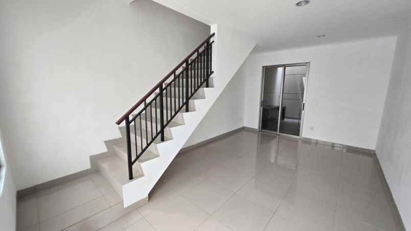 dijual rumah cluster miami pik2