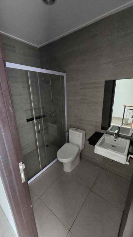 dijual rumah cluster miami pik2