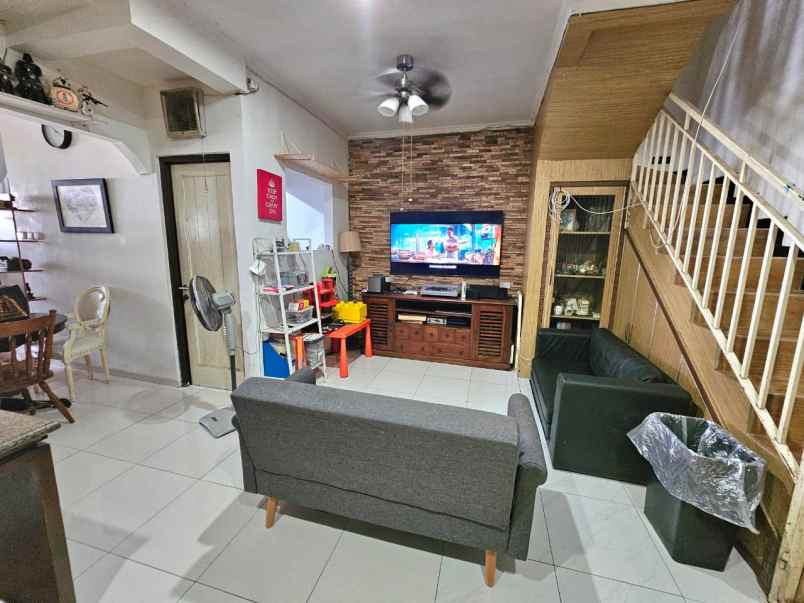 dijual rumah cluster valeria metland