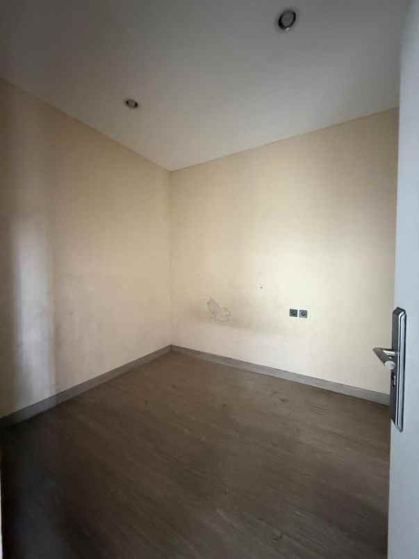 dijual rumah cluster yarra jgc jakarta