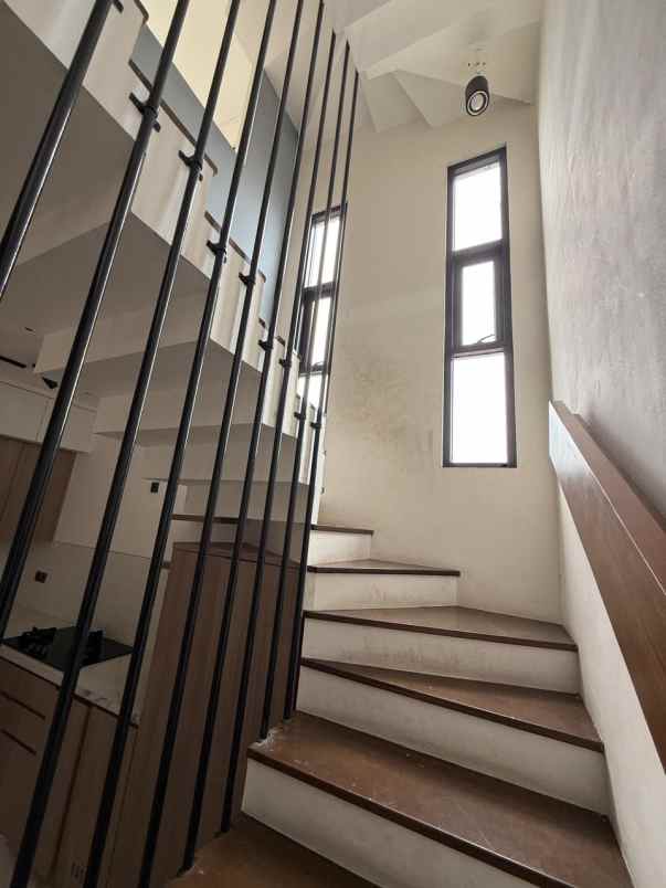 dijual rumah cluster yarra jgc jakarta