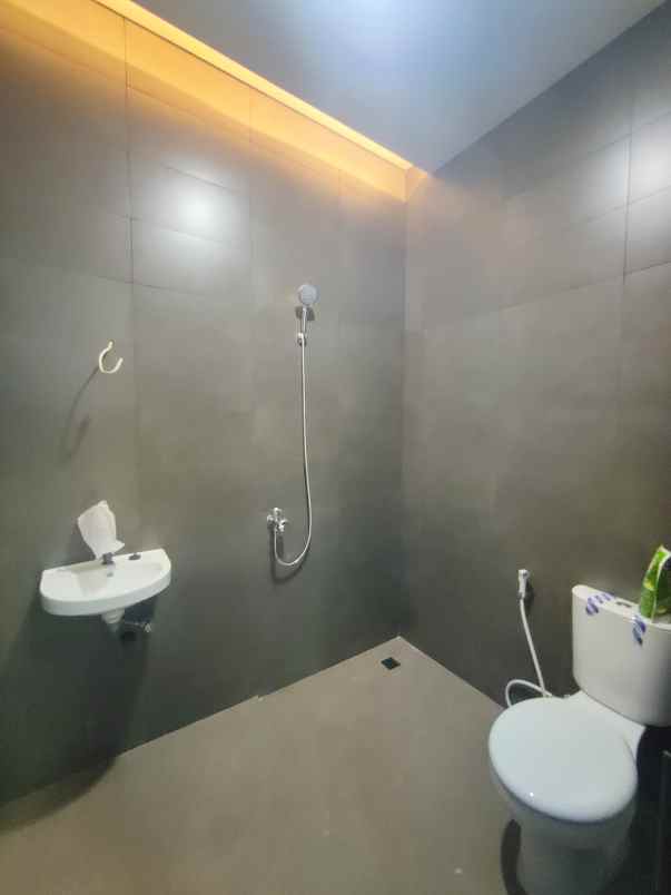 dijual rumah condet balekambang