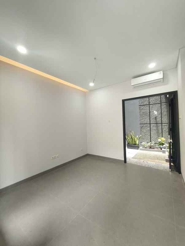 dijual rumah condet balekambang