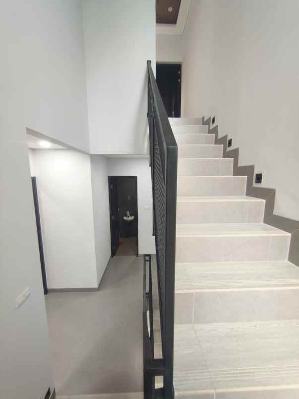 dijual rumah condet balekambang