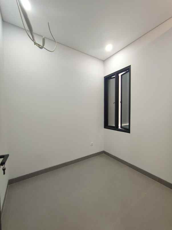 dijual rumah condet balekambang