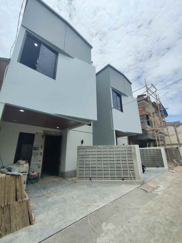 dijual rumah condet balekambang