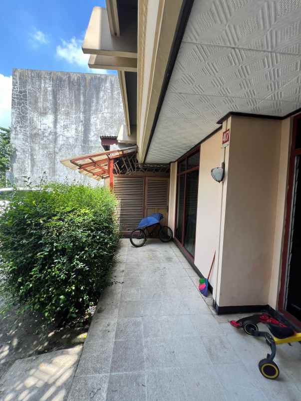 dijual rumah dago