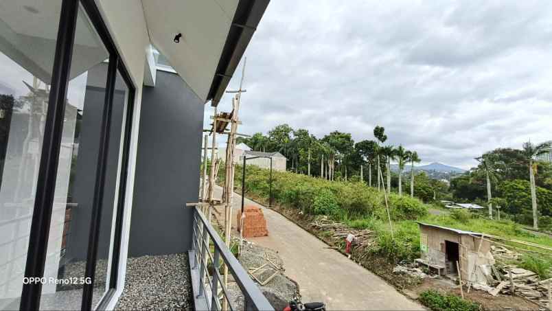 dijual rumah dago