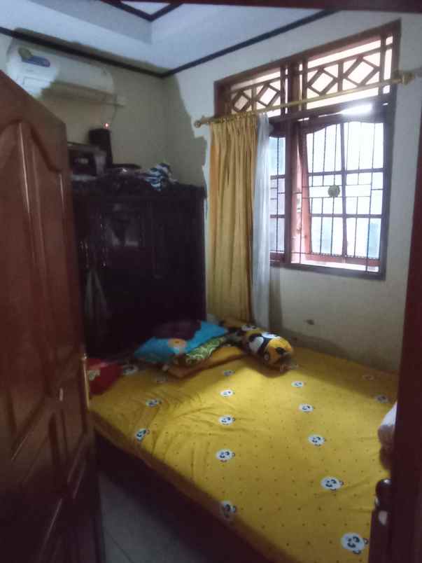dijual rumah dan kontrakan 2 pintu di tanah kusir