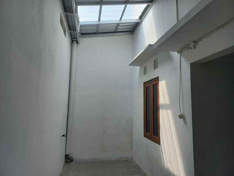 dijual rumah dekat gelora merdeka