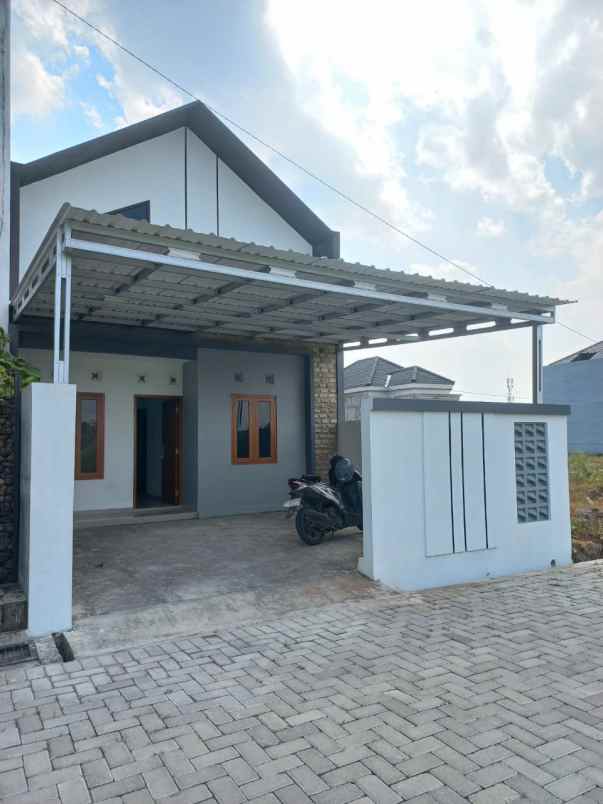 dijual rumah dekat gelora merdeka