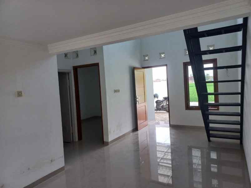 dijual rumah dekat gelora merdeka