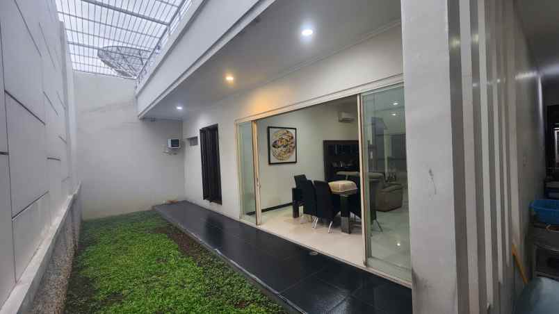 dijual rumah dharmahusada
