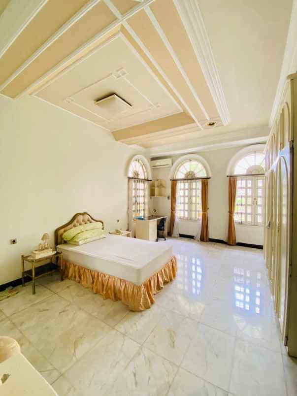 dijual rumah dharmahusada indah