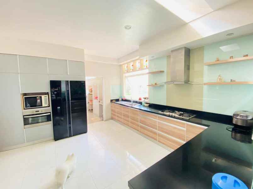 dijual rumah dharmahusada indah