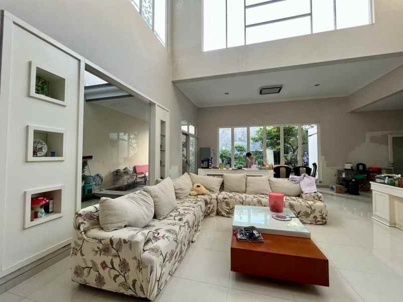 dijual rumah dharmahusada mas