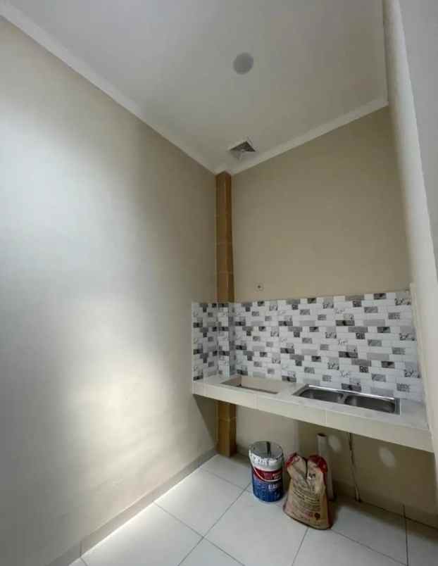 dijual rumah di daerah taman harapan baru