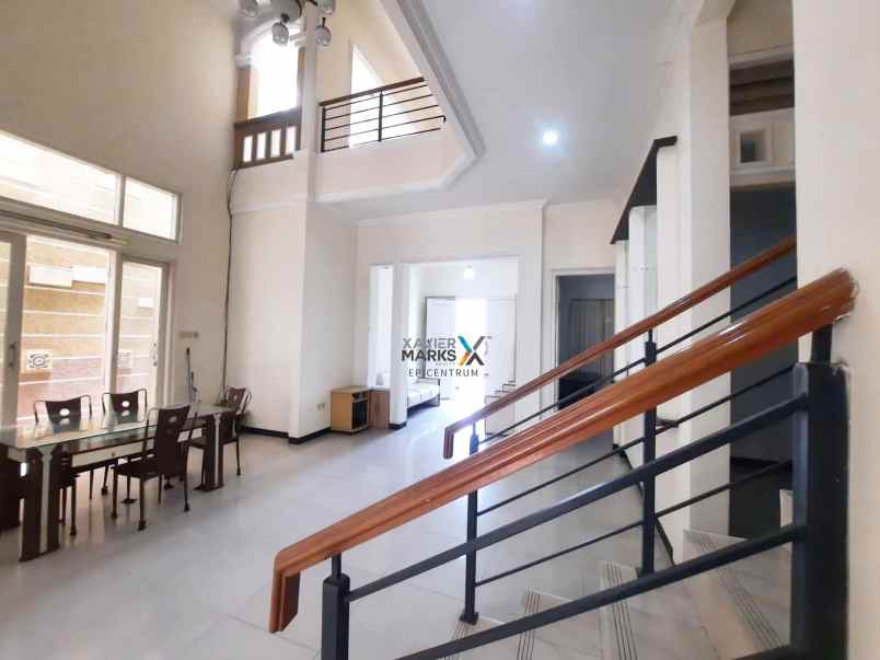 dijual rumah di dharmahusada indah timur baguss