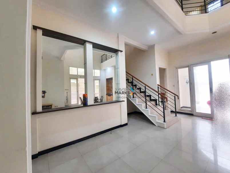 dijual rumah di dharmahusada indah timur baguss