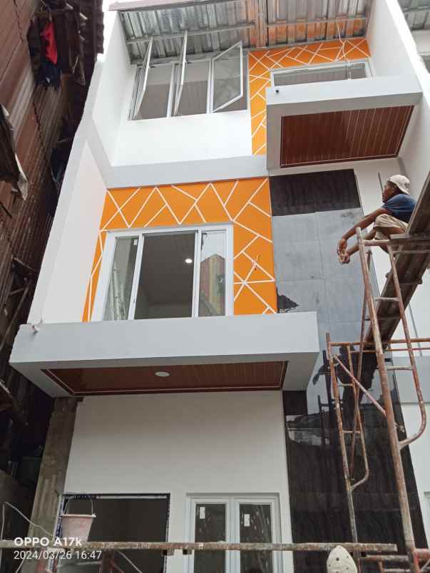 dijual rumah di jalan angke indah jakarta barat