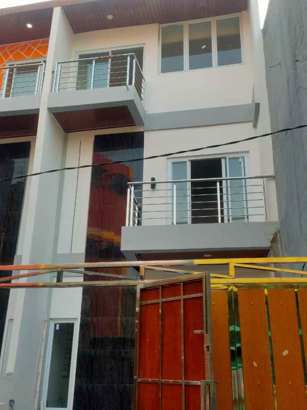 dijual rumah di jalan angke indah jakarta barat
