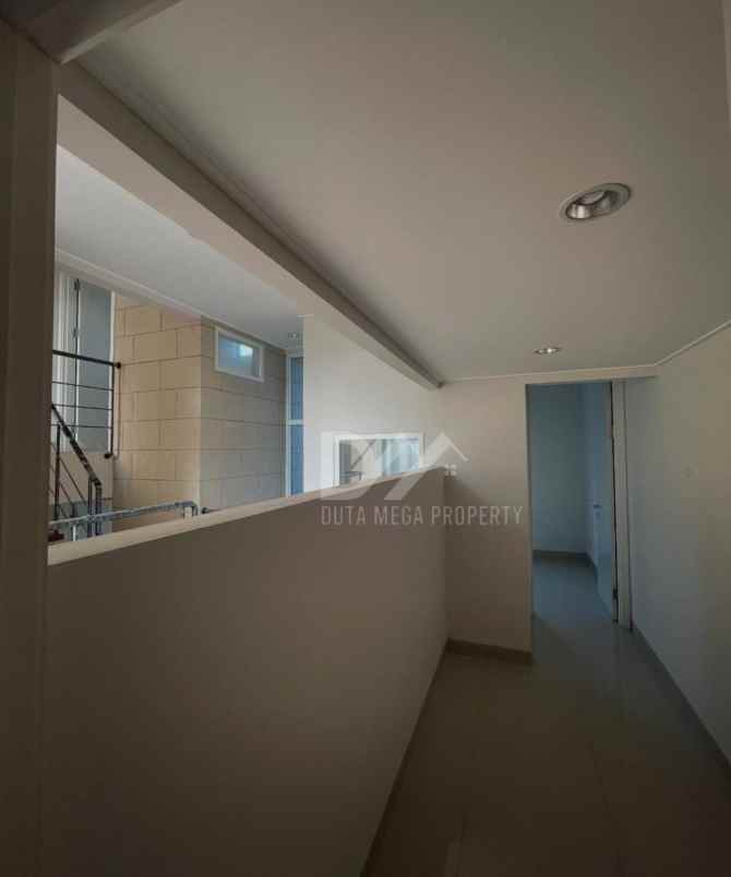 dijual rumah di kebayoran bintaro