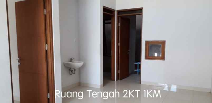 dijual rumah di komplek bumi siliwangi bandung