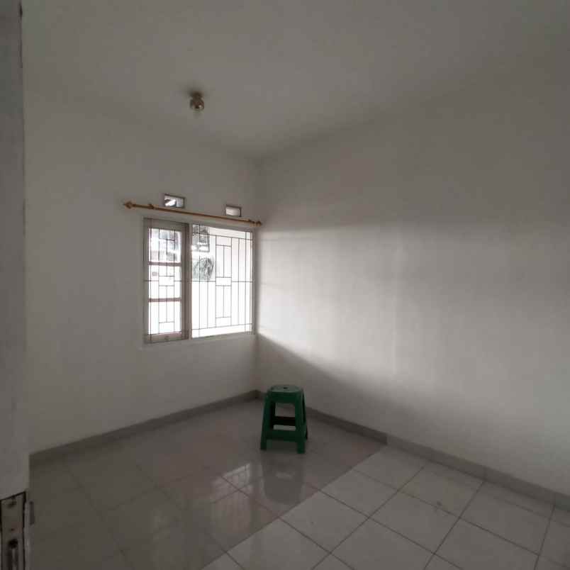 dijual rumah di permata cimanggis depok