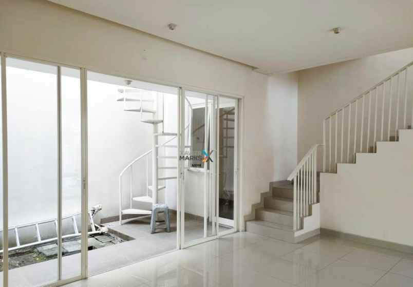 dijual rumah di perumahan griya galaxy siap huni