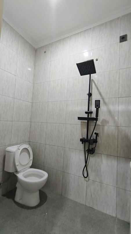 dijual rumah di perumahan taman harapan baru bekasi