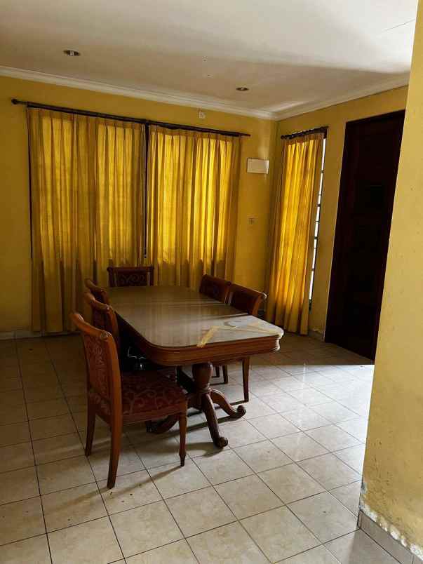 dijual rumah dukuh atas