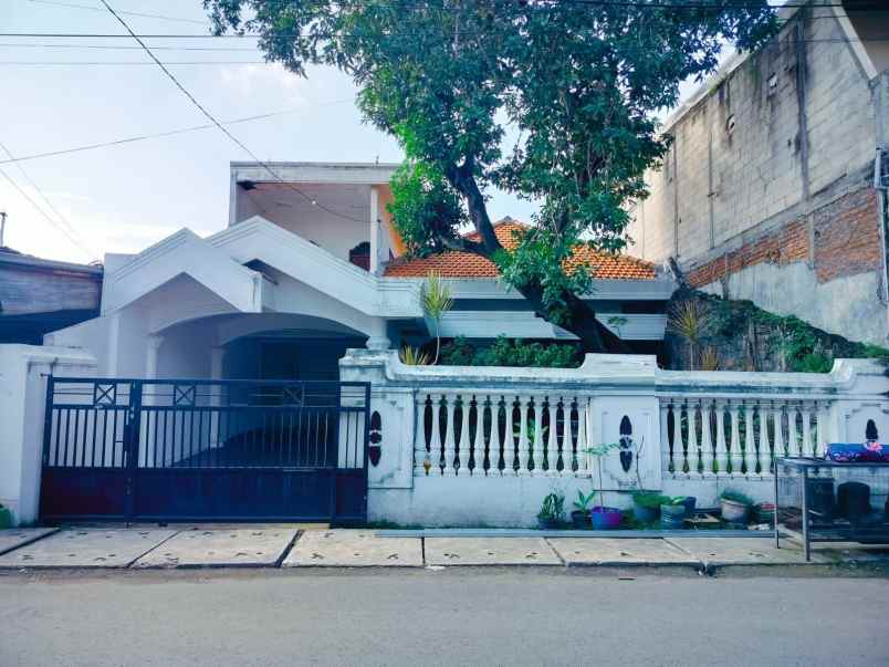 dijual rumah dukuh kupang timur
