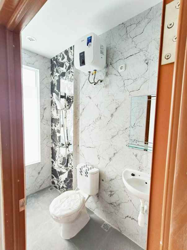 dijual rumah dukuh kupang timur sawahan