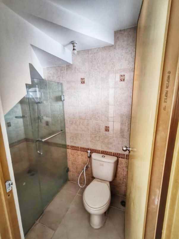 dijual rumah dukuh kupang timur sawahan