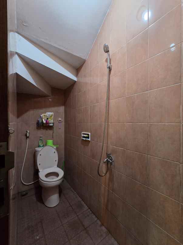 dijual rumah duren sawit