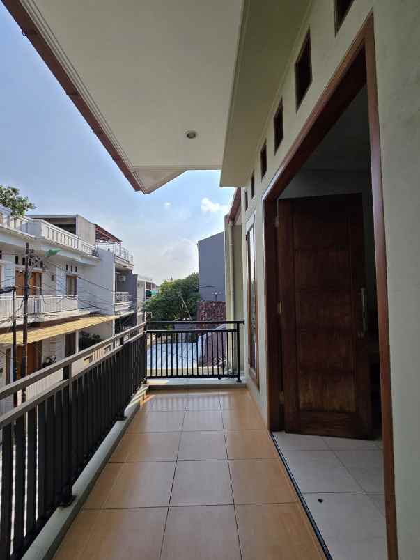 dijual rumah duren sawit