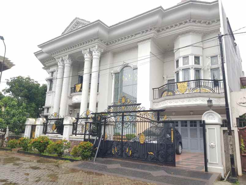 dijual rumah elit lokasi strategis jakarta timur