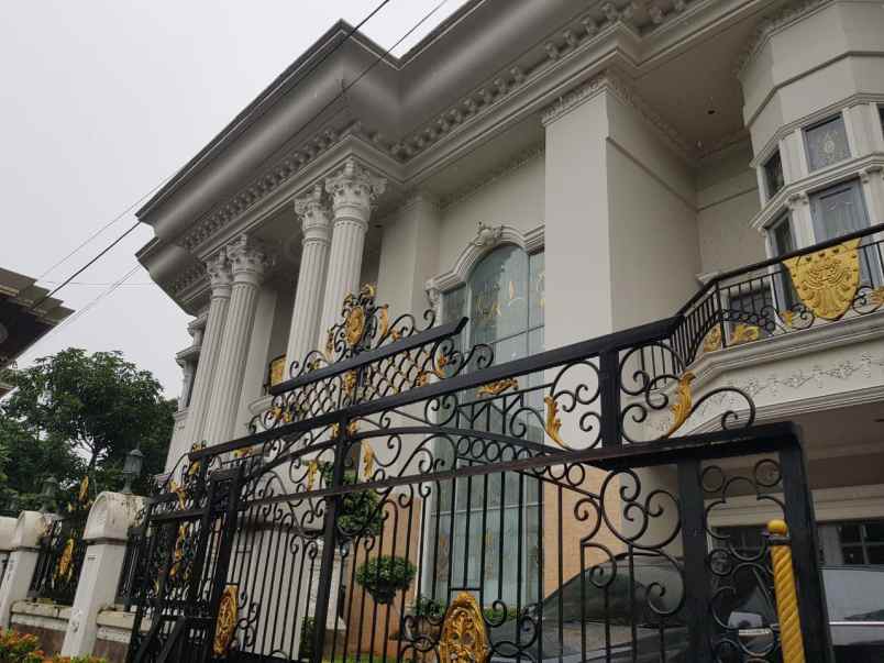 dijual rumah elit lokasi strategis jakarta timur