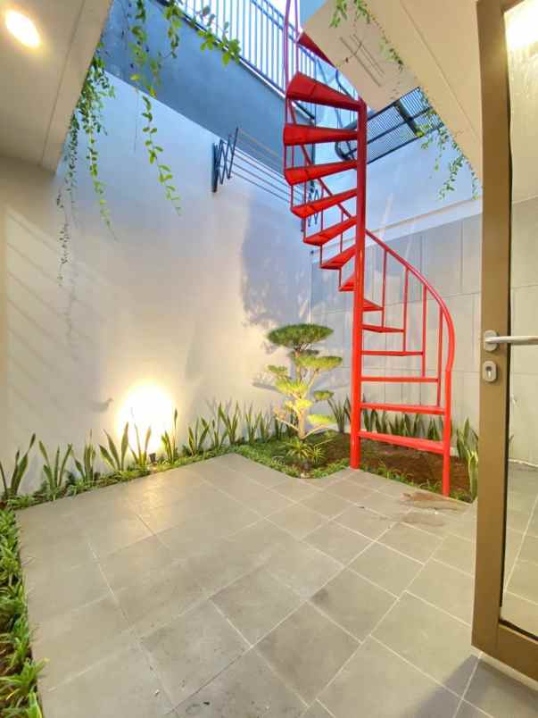 dijual rumah emerald bintaro