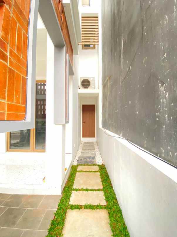 dijual rumah emerald bintaro